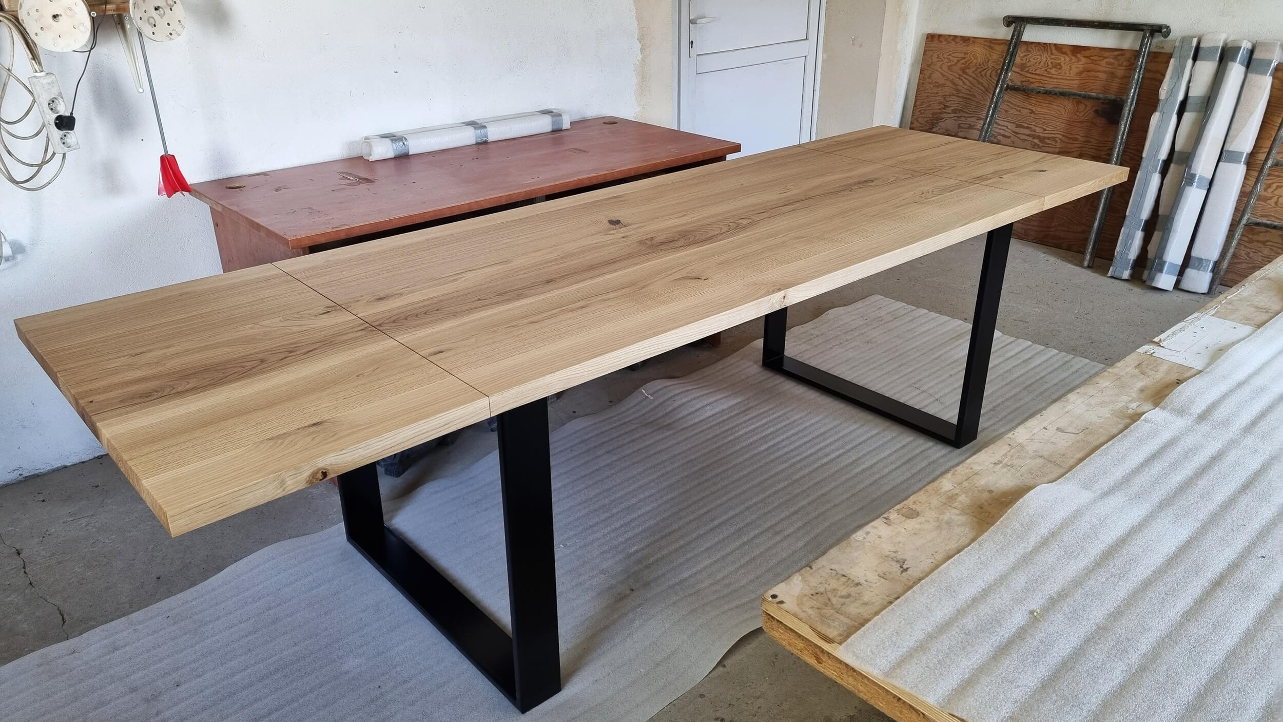 Stół dębowy rozkładany – stół drewniany rozkładany