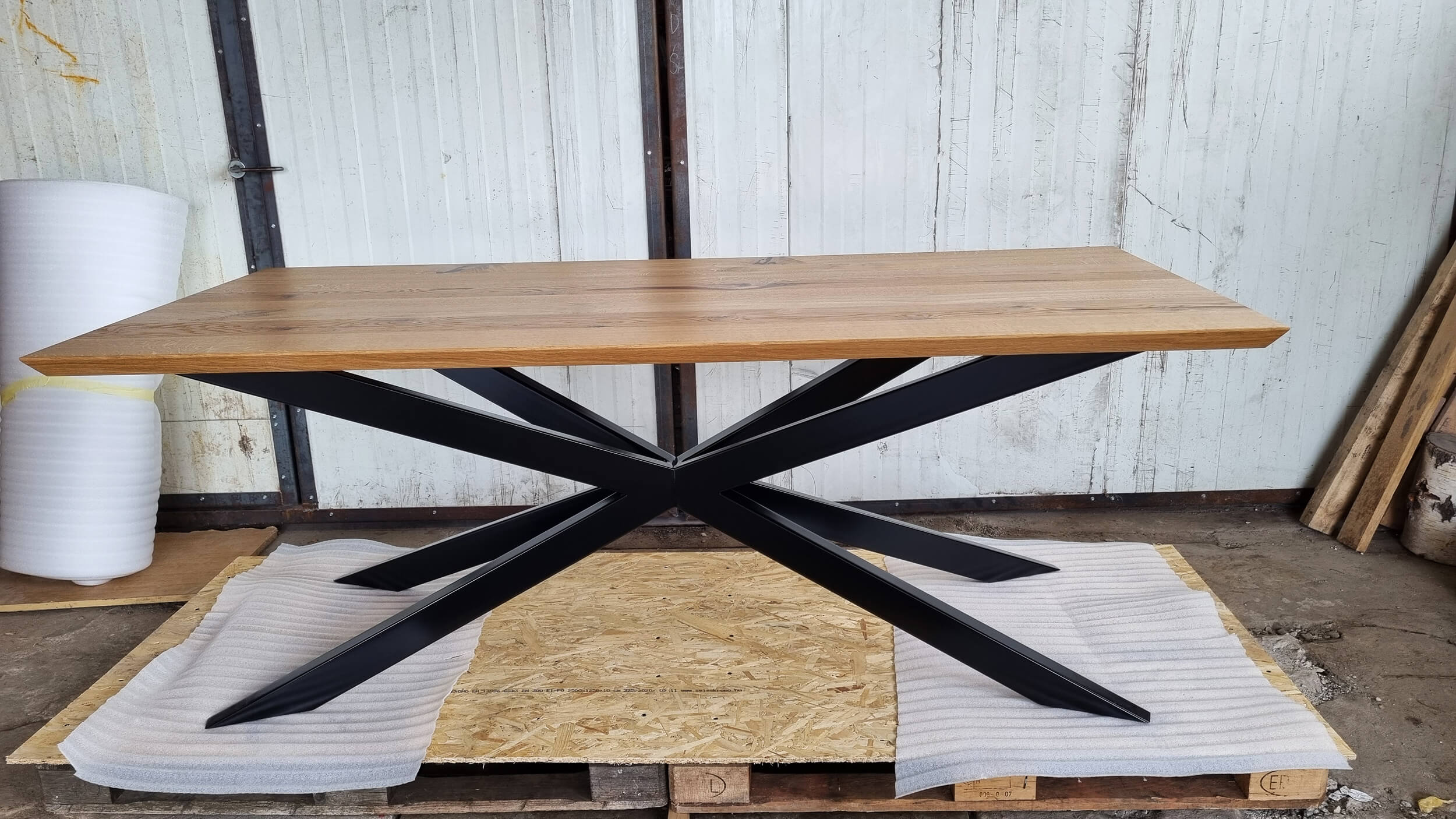 Stoły drewniane rozkładane - pakowanie stołów z litego dębu