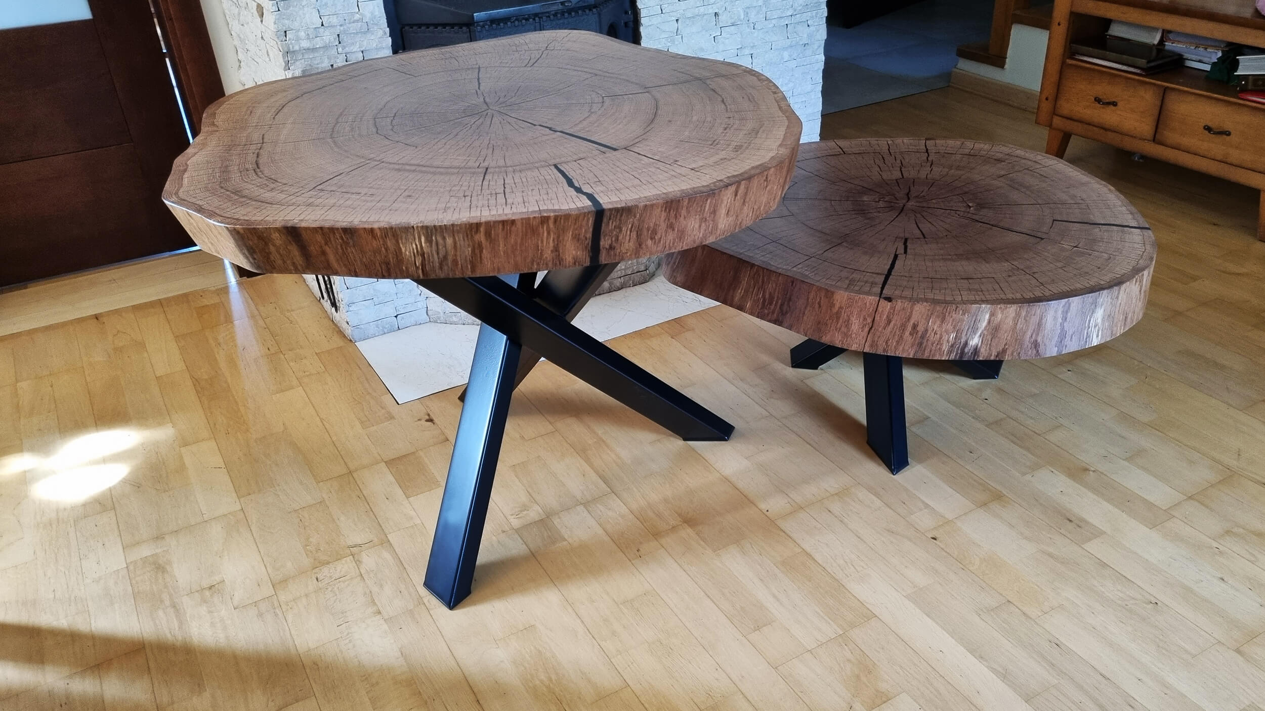 Stolik z plastra dębu - stolik z plastra drewna z żywicą