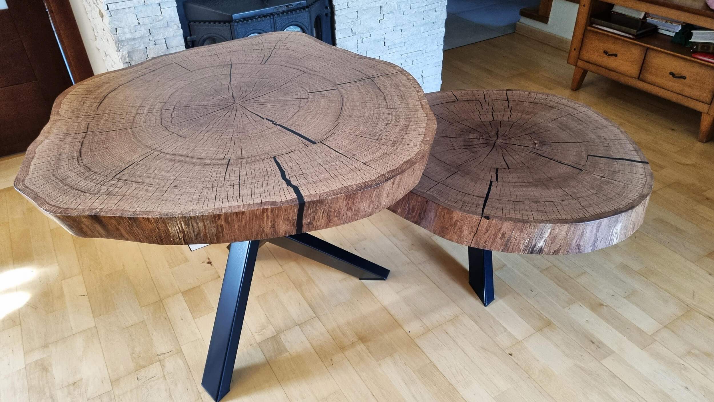 Stolik z plastra dębu - stolik z plastra drewna z żywicą