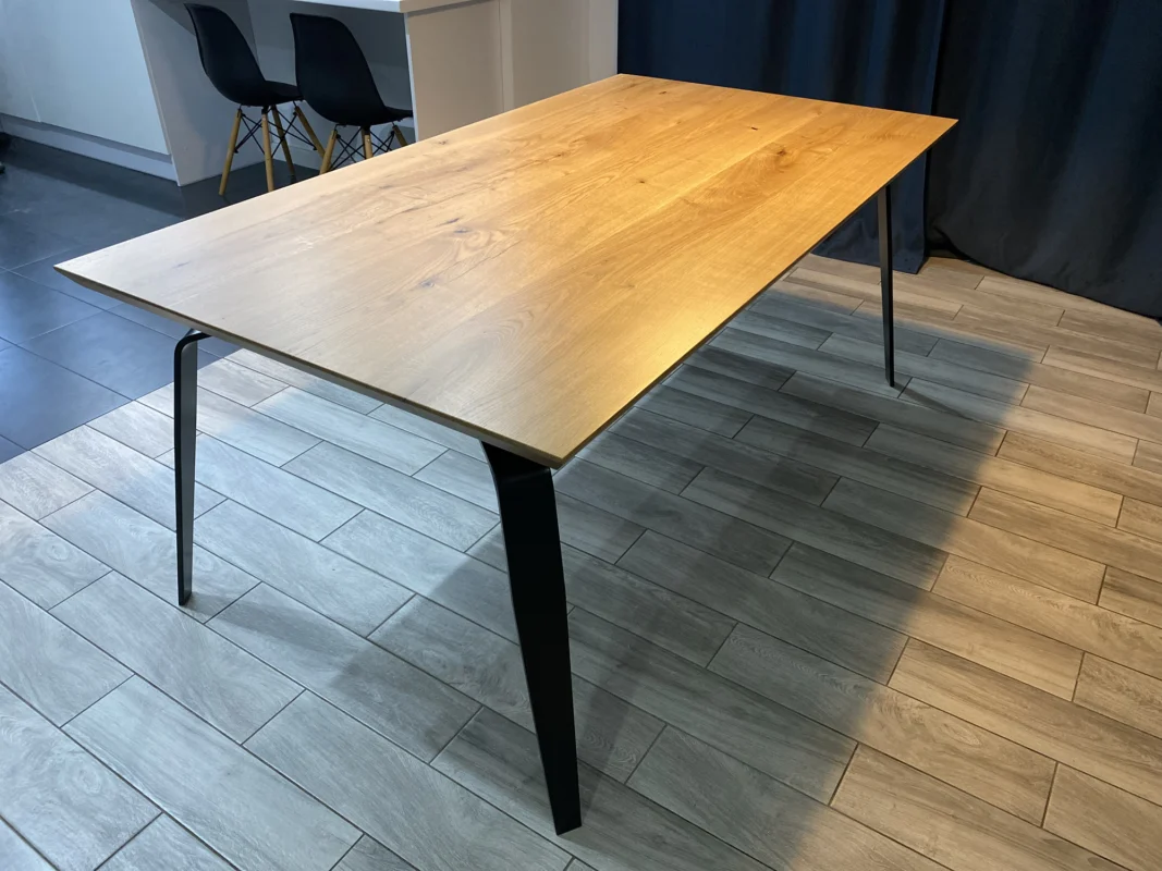 Stół drewniany dębowy FLAT w stylu loftowym – idealny do jadalni