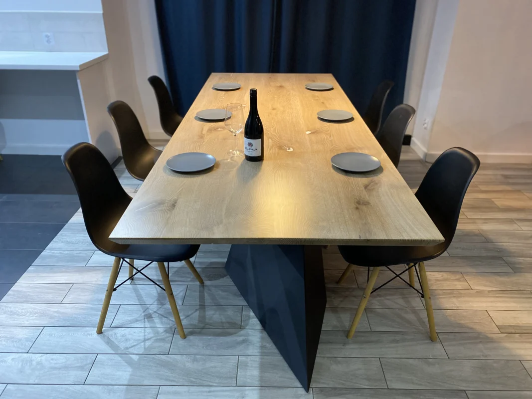 Stół loftowy drewniany Futura – nowoczesny design, lite drewno dębowe, stalowe nogi
