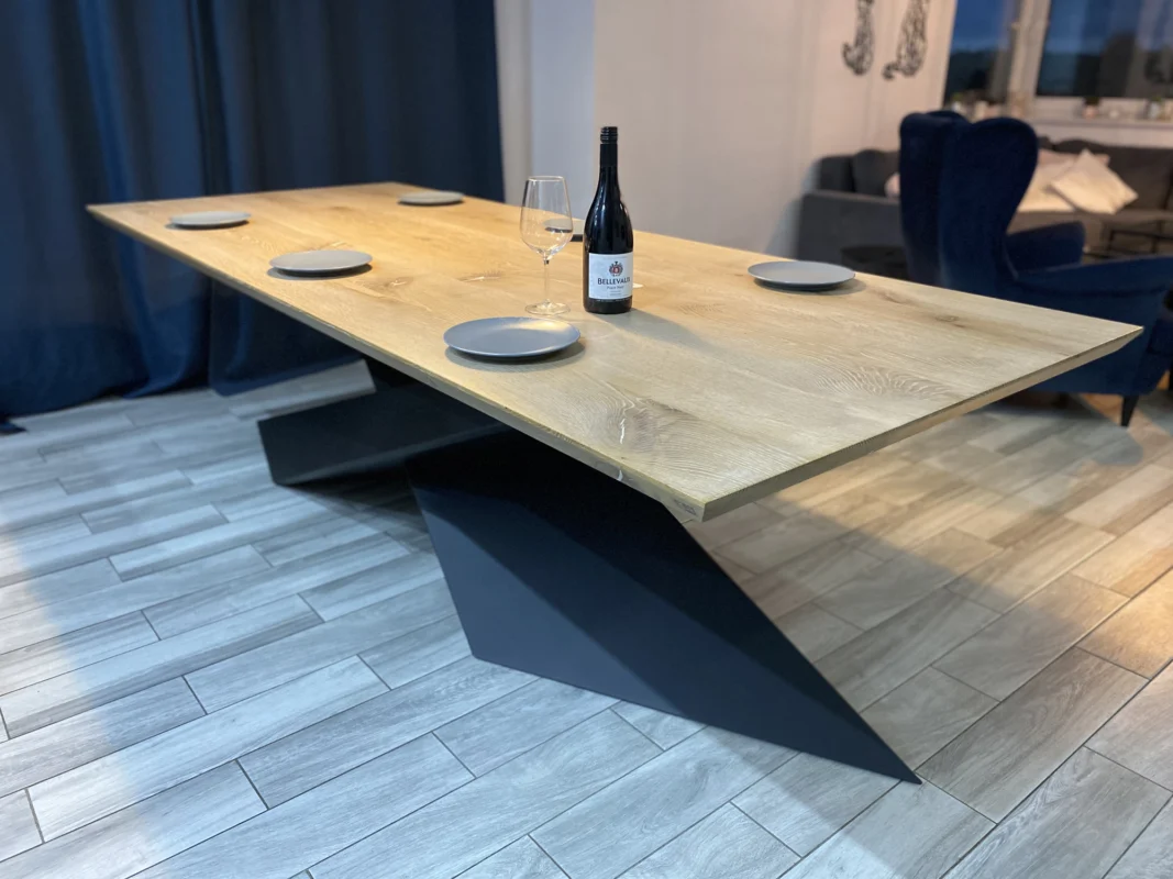 Stół loftowy drewniany Futura – solidne wykonanie i wyjątkowy styl